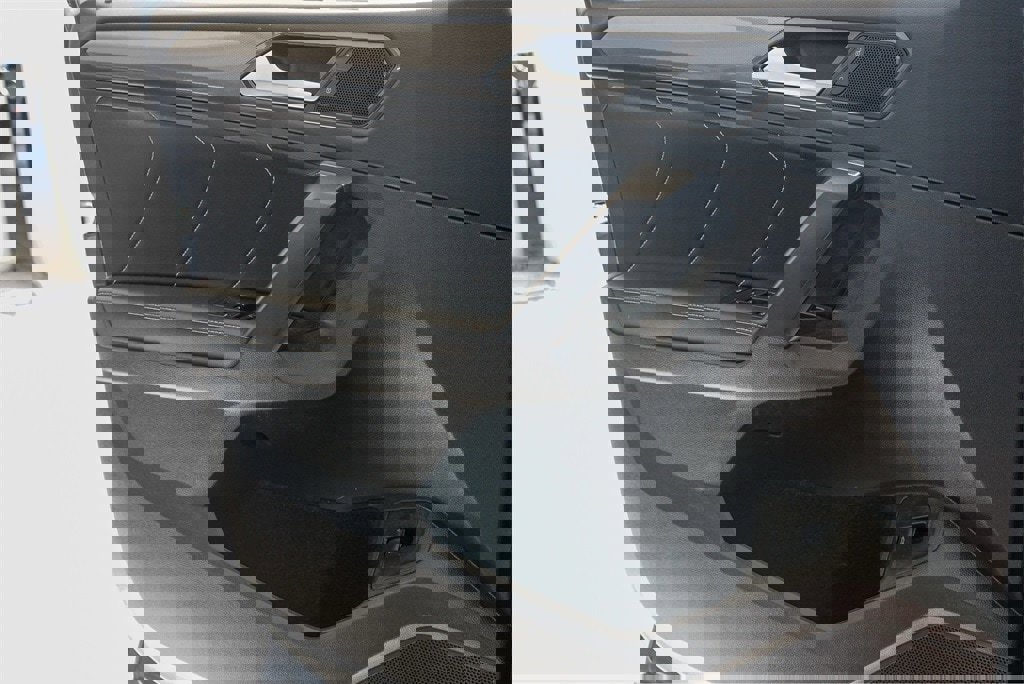 Used 2022 Volkswagen Tiguan SE image 20