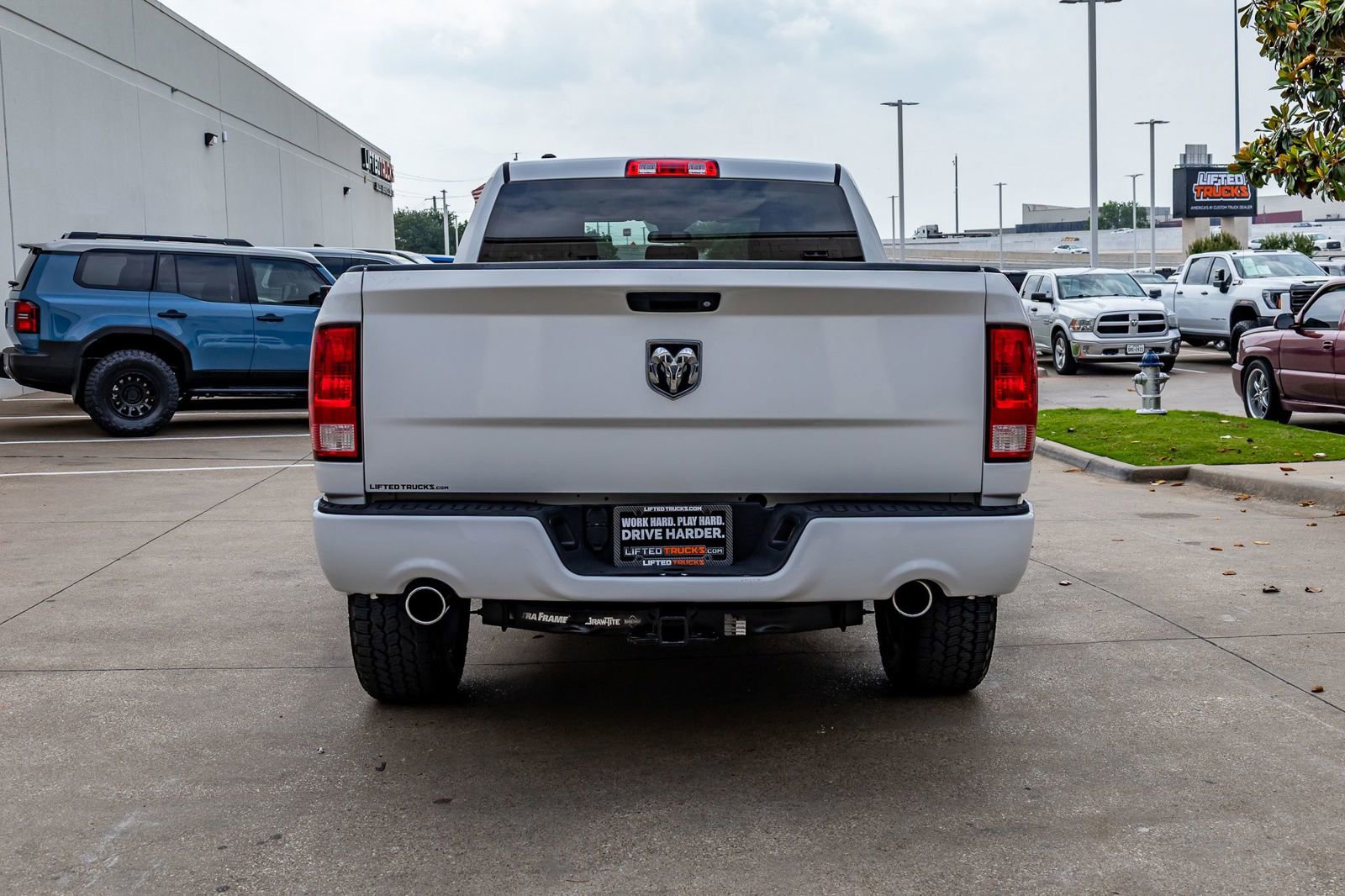 Used 2017 RAM 1500 Express RWD image 7
