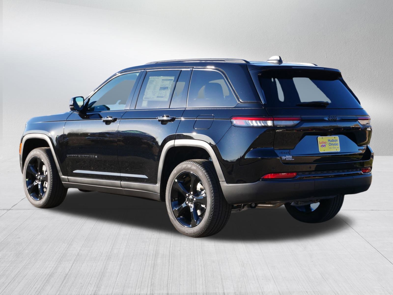 New 2025 Jeep Grand Cherokee Limited w/ Black Appearance Package image 3