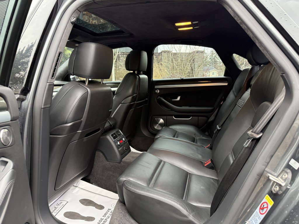 Used 2009 Audi S8 image 20