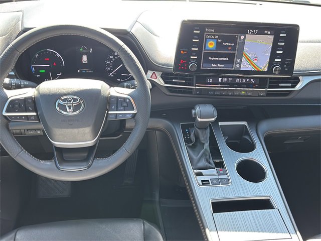 Used 2024 Toyota Sienna XLE Woodland Edition image 17