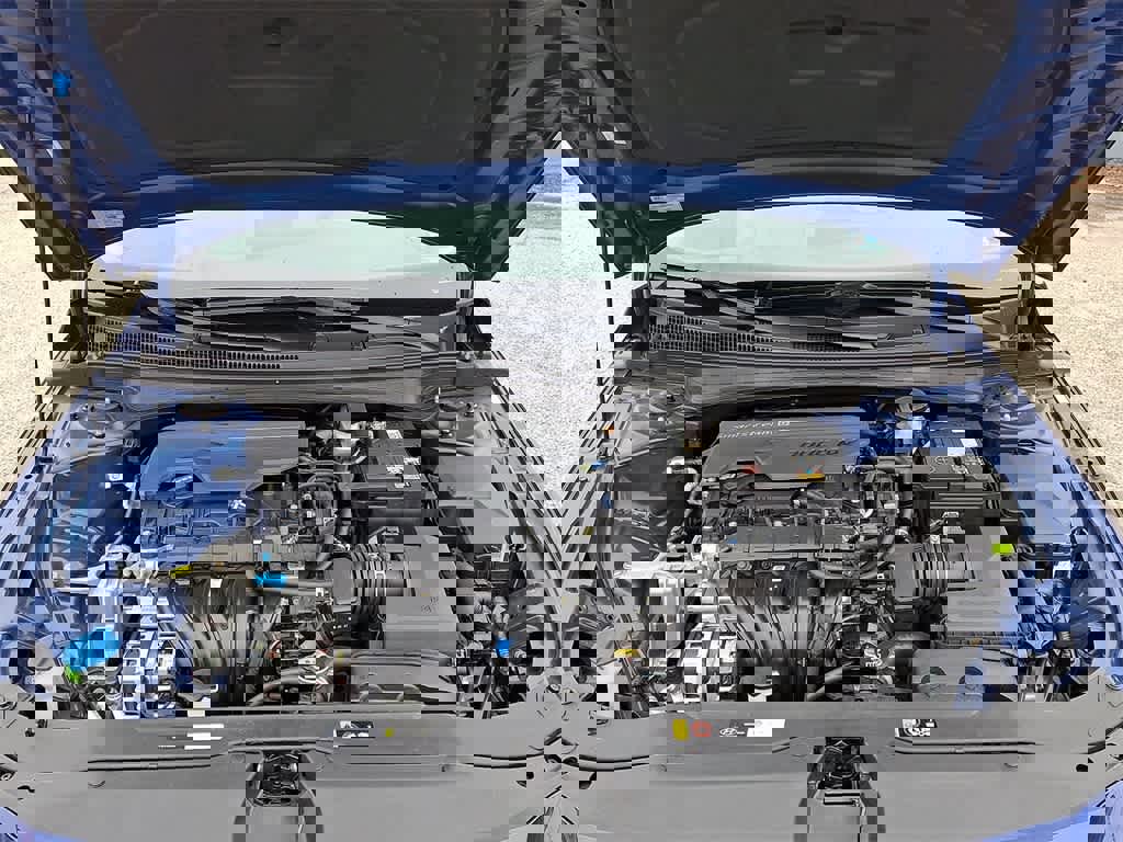 Used 2025 Hyundai Elantra Limited image 27