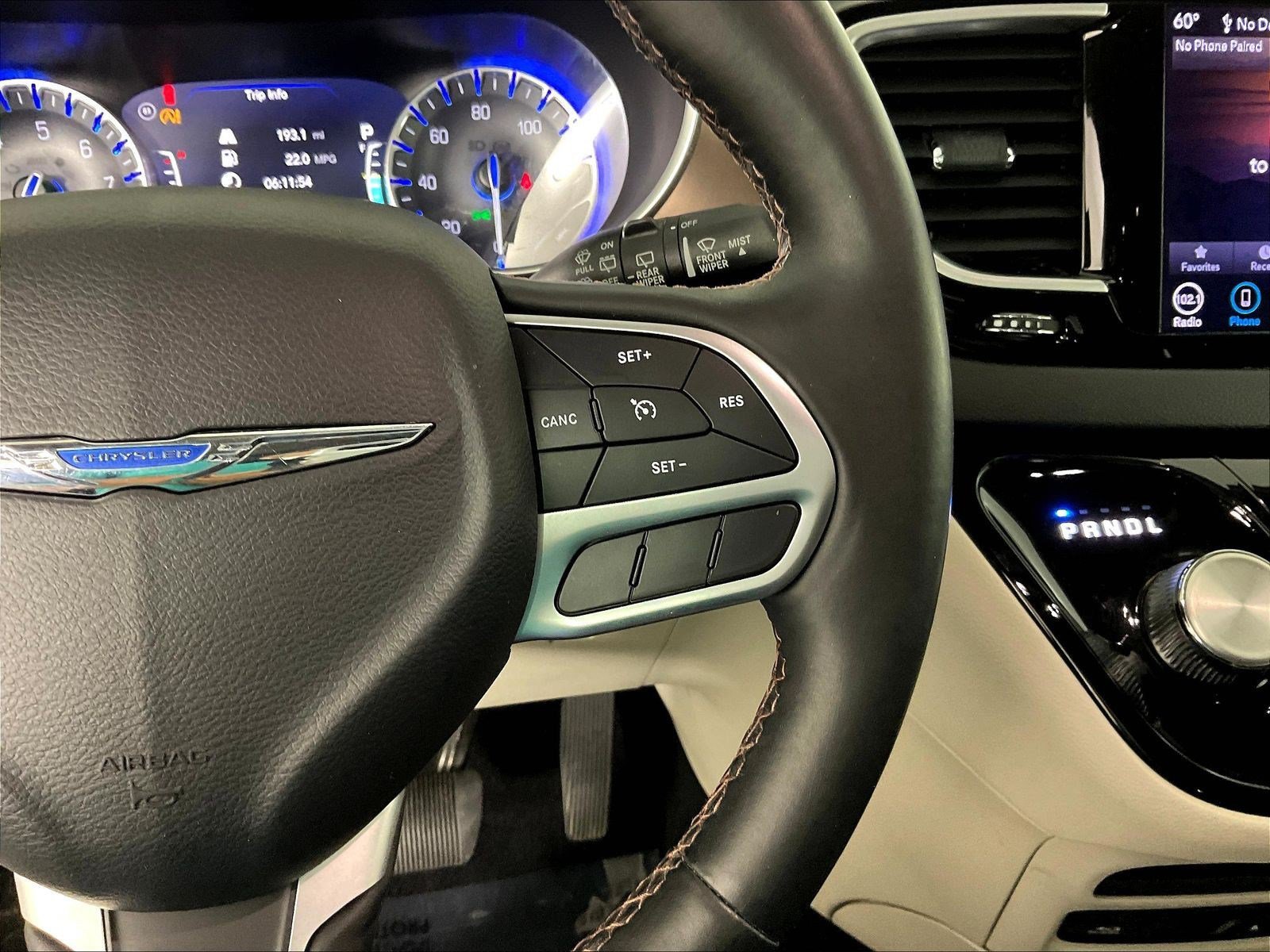 Used 2018 Chrysler Pacifica Touring-L Plus FWD image 12