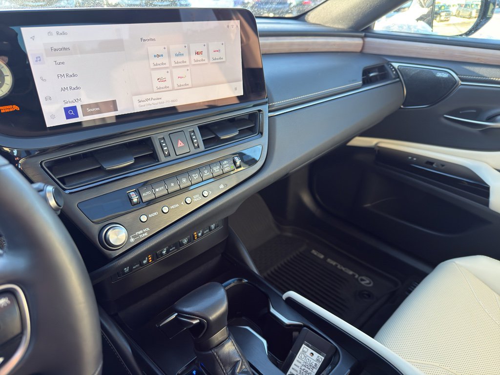 Used 2024 Lexus ES 350 Ultra Luxury w/ Accessory Package (Z1) image 21