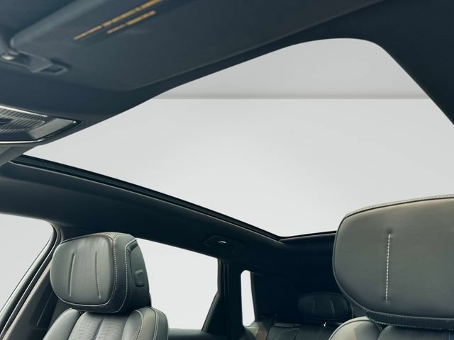 Certified 2024 Cadillac Lyriq Luxury AWD/4WD image 15