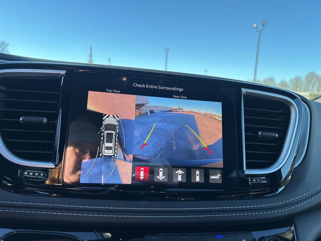 New 2026 Chrysler Pacifica Limited w/ S Appearance Package image 26