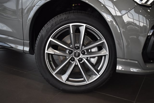 Used 2025 Audi Q3 2.0T Premium w/ Convenience Package AWD/4WD image 2