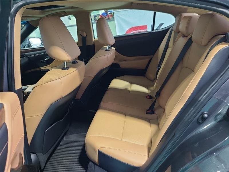 Used 2022 Lexus ES 350 w/ Premium Package FWD image 8