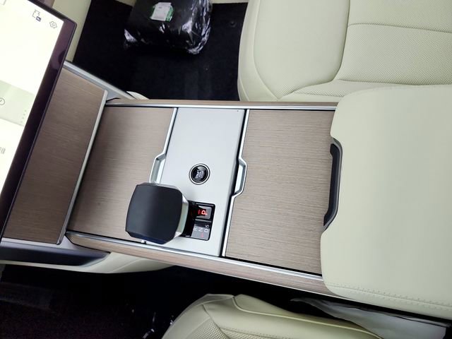New 2026 Land Rover Range Rover Long Wheelbase SE AWD/4WD image 26