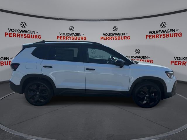New 2026 Volkswagen Taos SE FWD image 9