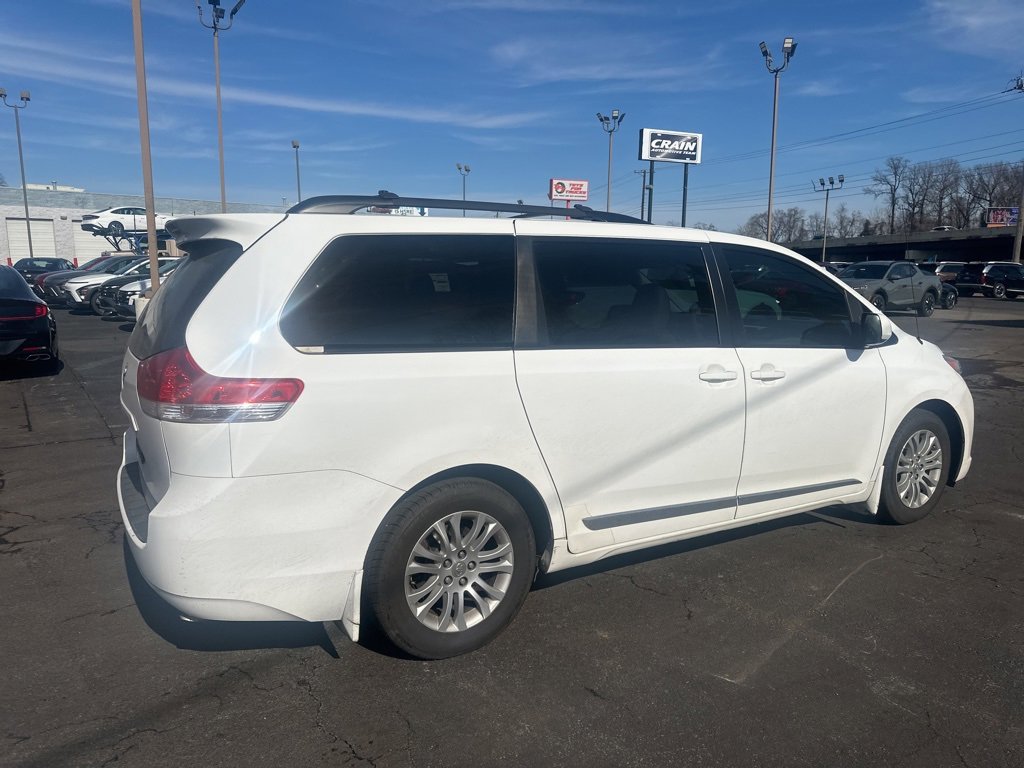 Used 2012 Toyota Sienna image 3