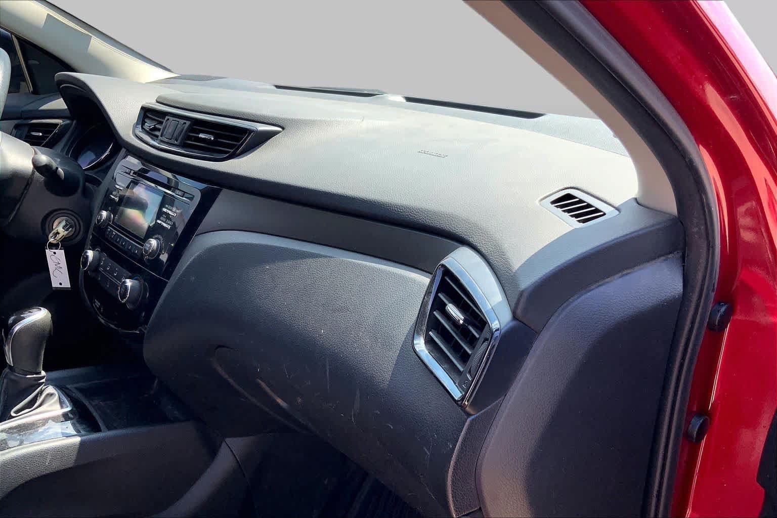 Used 2018 Nissan Rogue Sport S w/ S Appearance Package AWD/4WD image 18