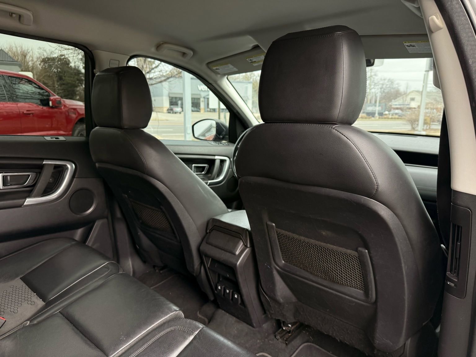 Used 2016 Land Rover Discovery Sport SE image 17