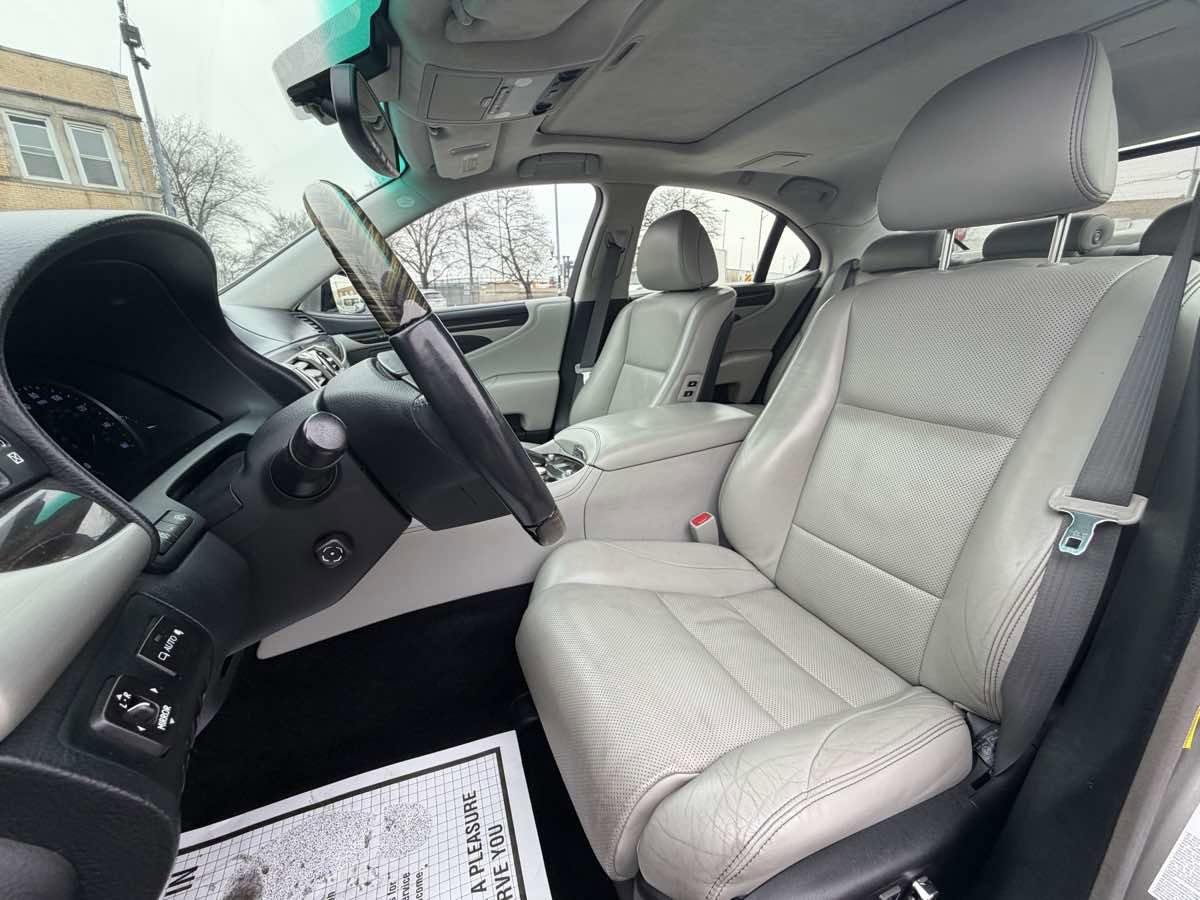 Used 2016 Lexus LS 460 AWD image 12