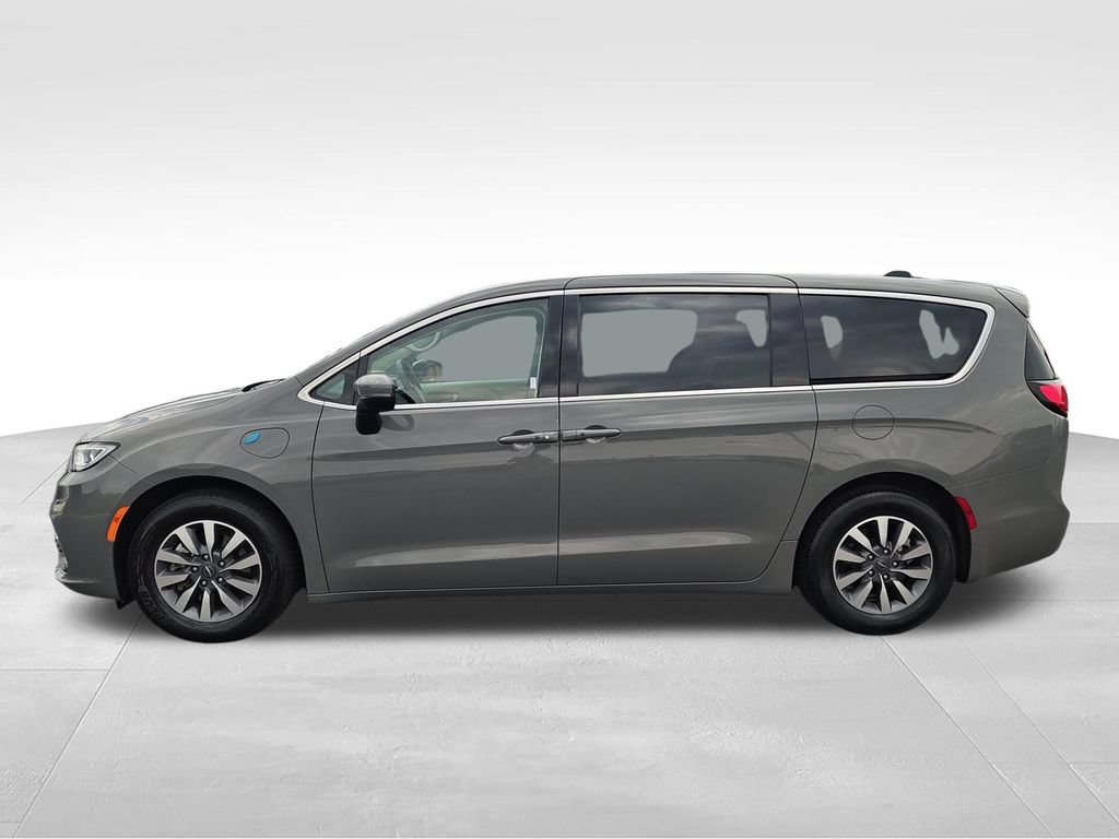 Used 2023 Chrysler Pacifica Touring-L FWD video 2