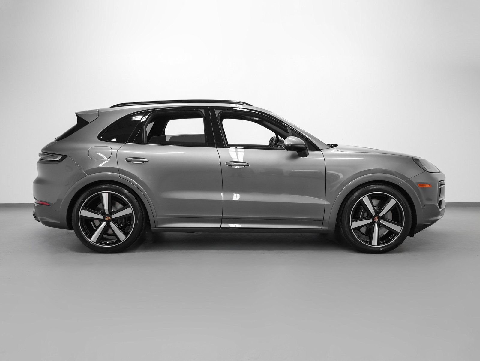 New 2026 Porsche Cayenne GTS AWD/4WD image 13