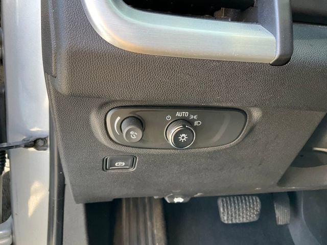Used 2019 GMC Terrain SLE w/ Driver Convenience Package FWD image 9