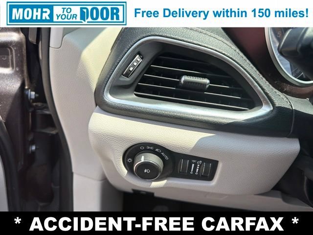 Used 2019 Chrysler Pacifica Limited FWD image 16