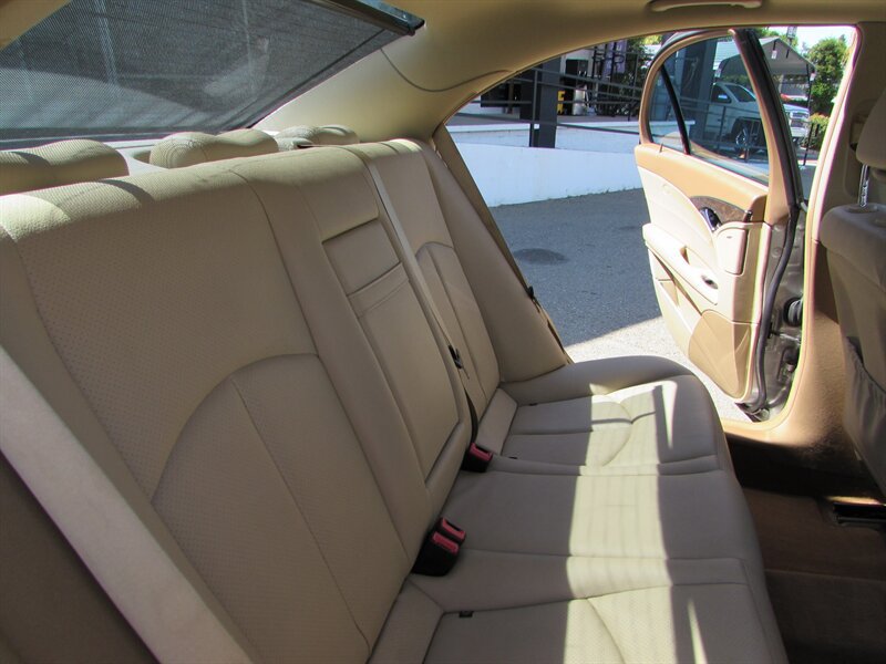 Used 2008 Mercedes-Benz E 350 Sedan image 14