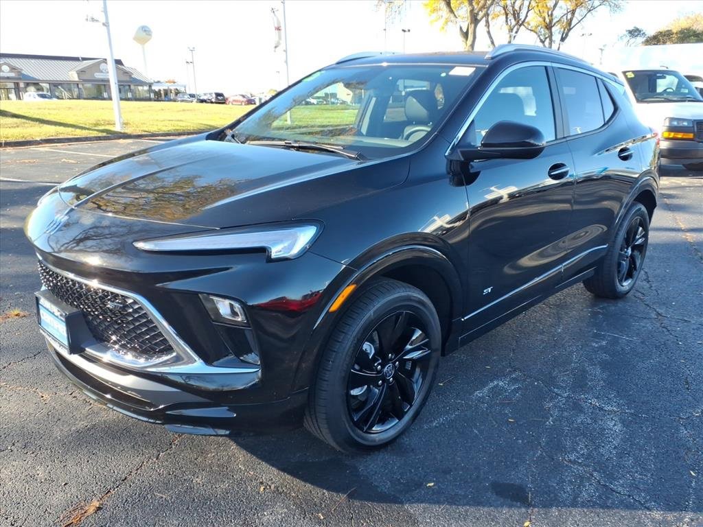 Used 2025 Buick Encore GX Sport Touring w/ Comfort Package image 3