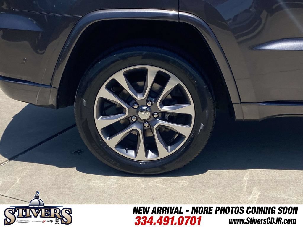 Used 2017 Jeep Grand Cherokee Overland w/ Jeep Active Safety Group AWD/4WD image 11
