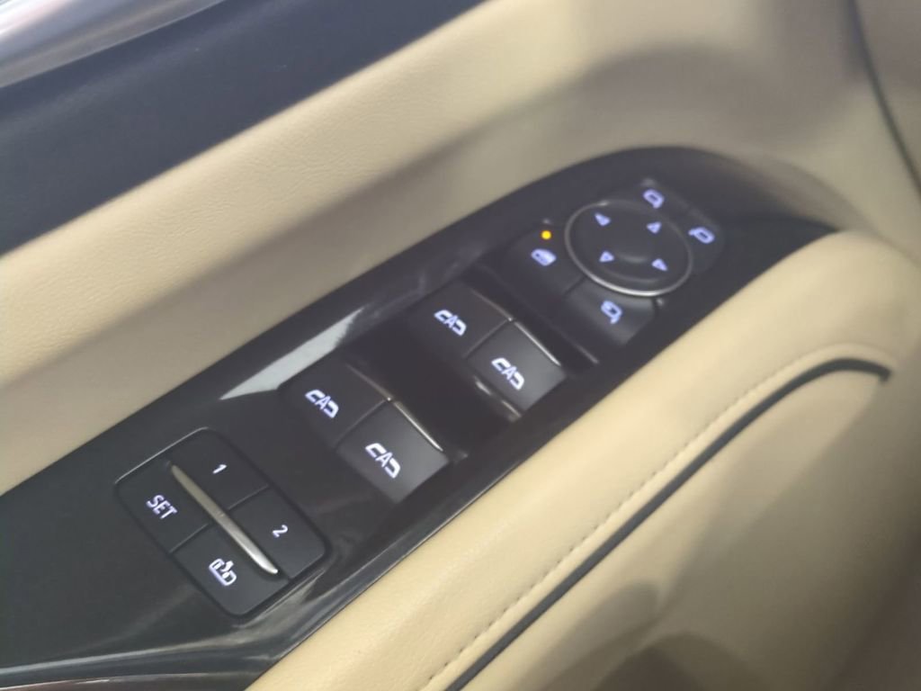 Used 2024 Cadillac Escalade Premium Luxury image 33