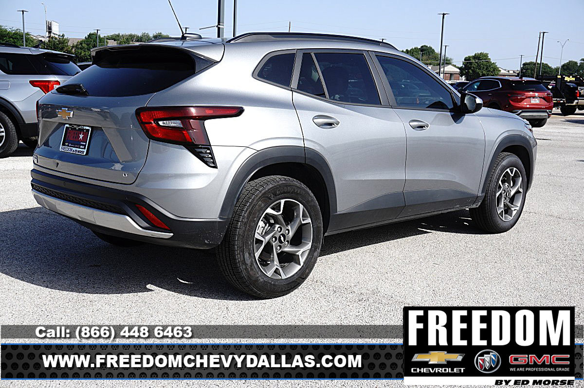 Used 2025 Chevrolet Trax LT w/ Driver Confidence Package FWD image 34
