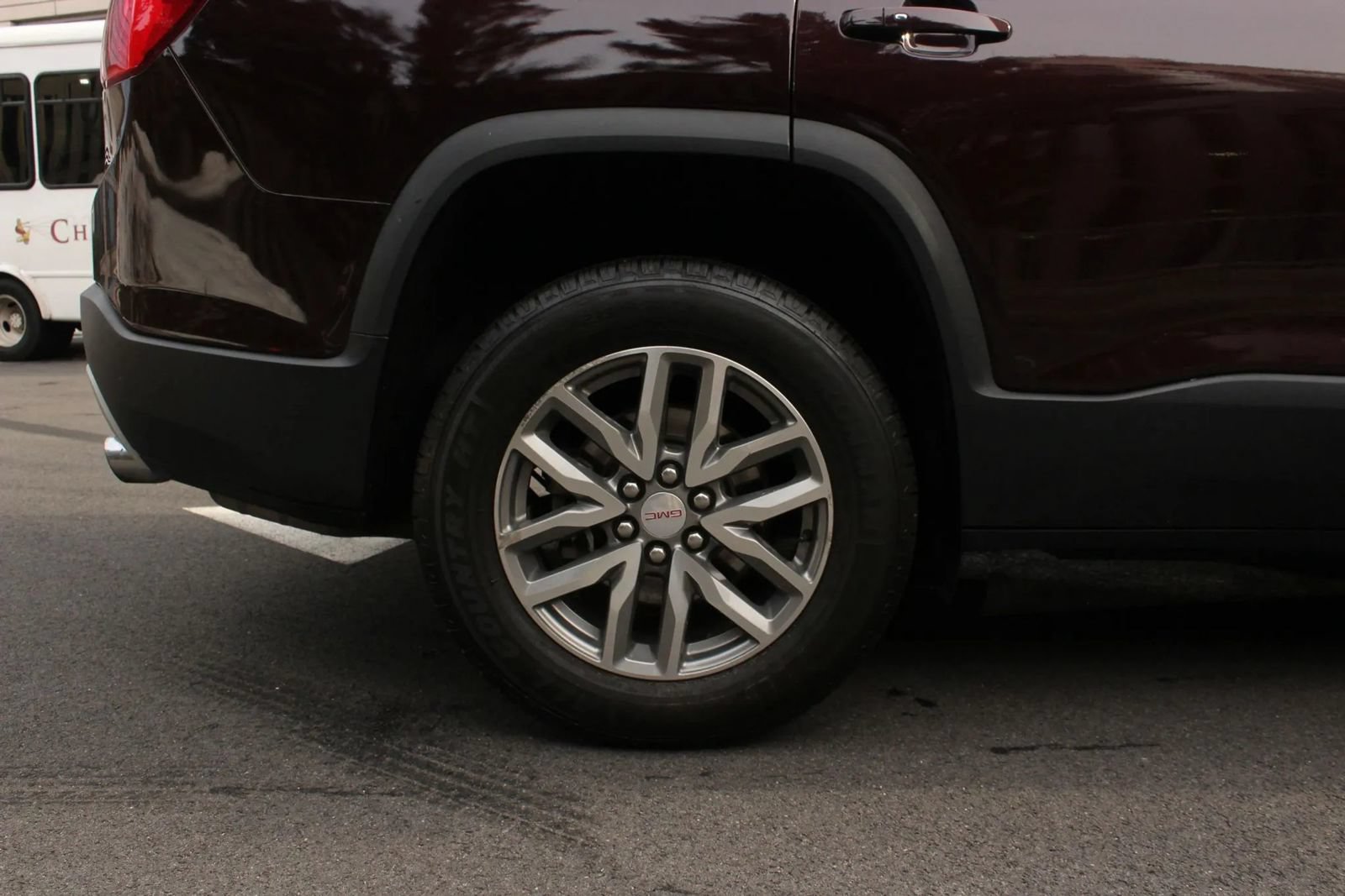 Used 2017 GMC Acadia SLE w/ Driver Alert Package I AWD/4WD image 5