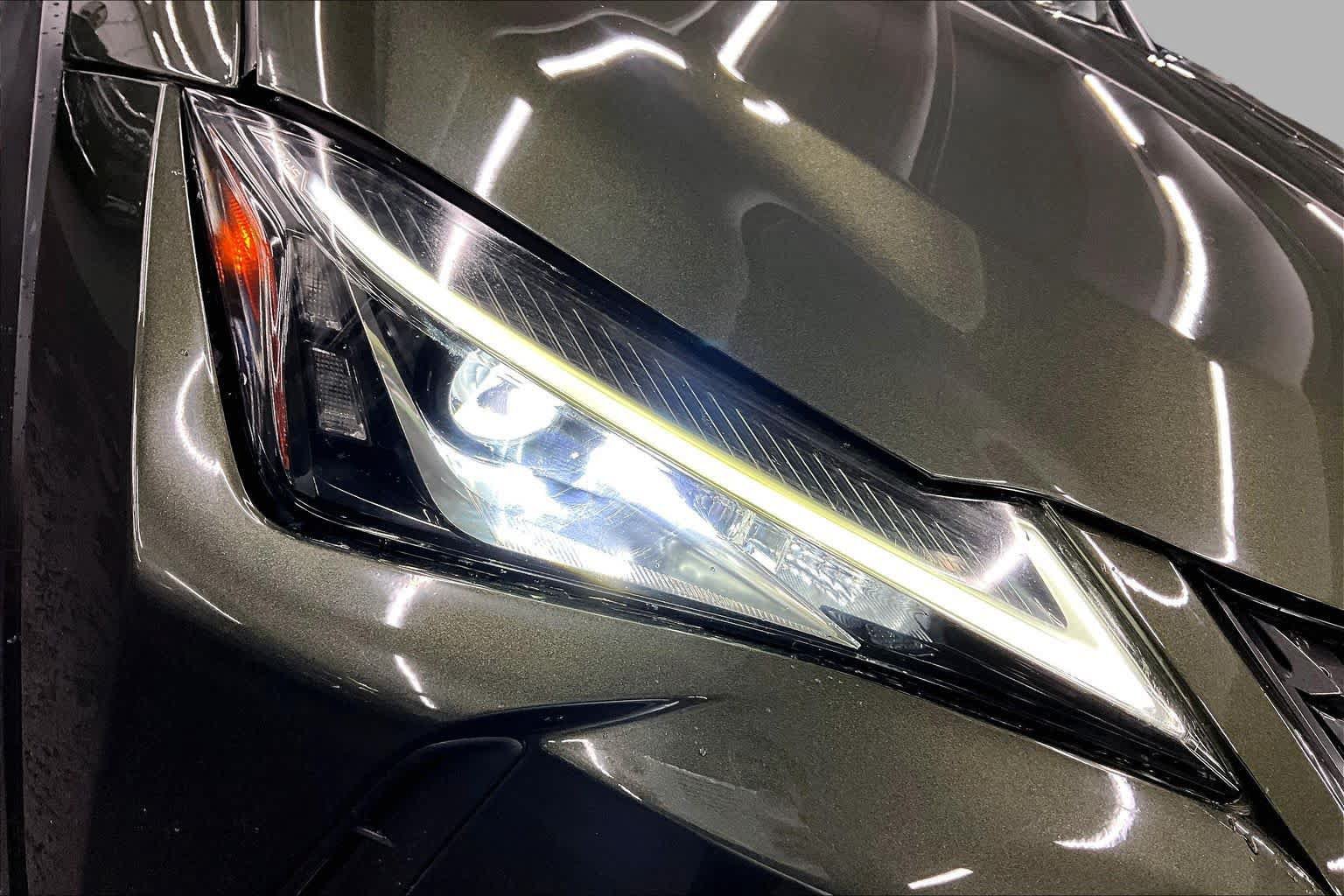 Used 2019 Lexus UX 250h w/ Premium Package AWD/4WD image 27