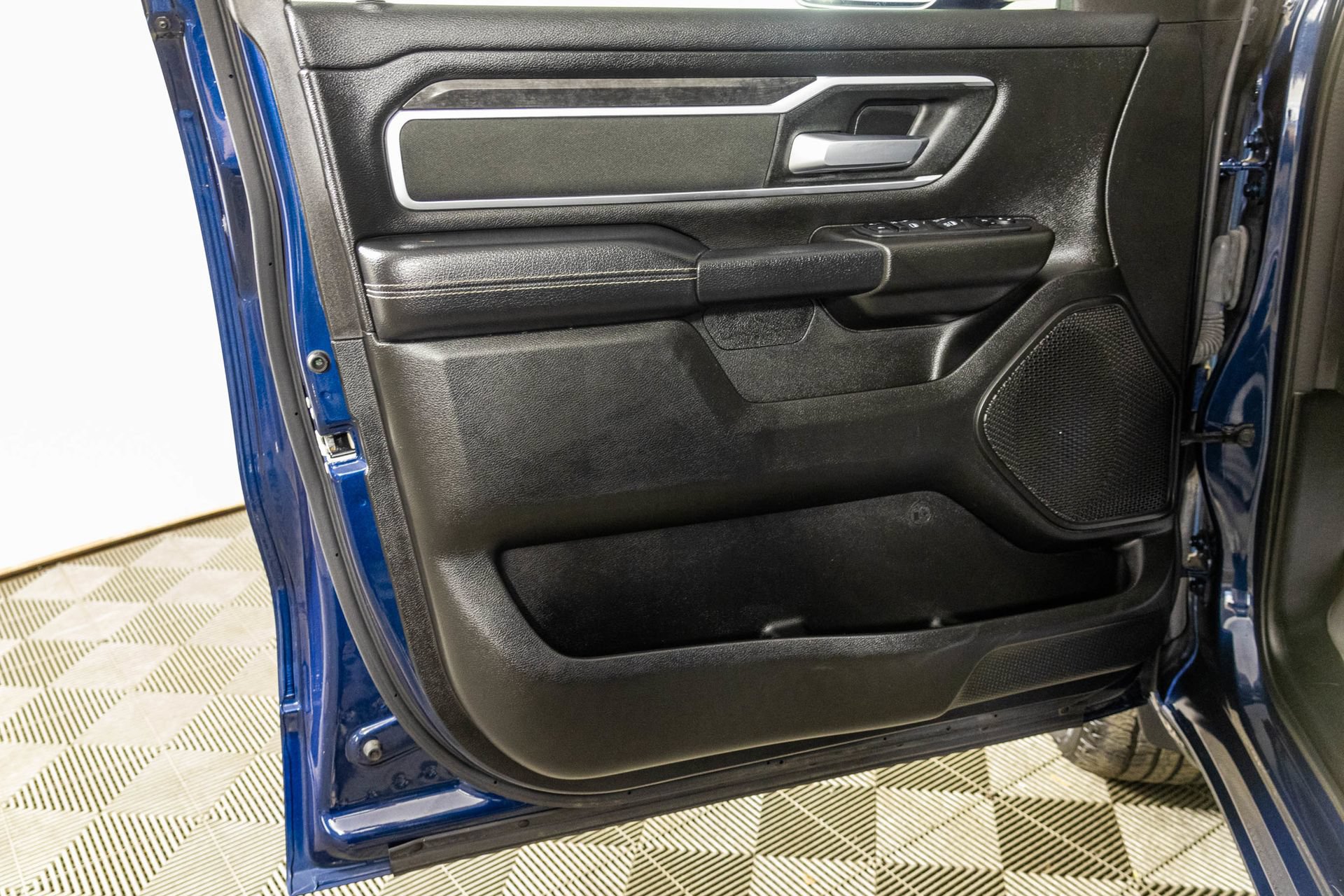 Used 2023 RAM 1500 Big Horn AWD/4WD image 40