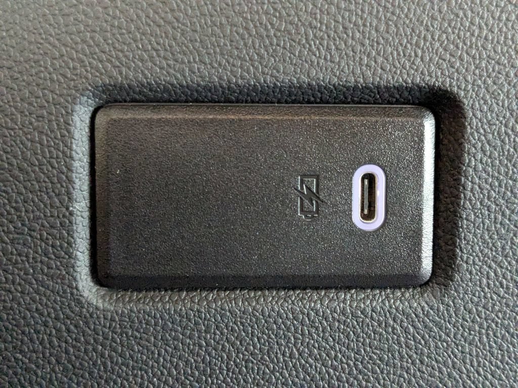 Used 2023 GMC Yukon Denali Ultimate w/ LPO, Floor Liner Package AWD/4WD image 18
