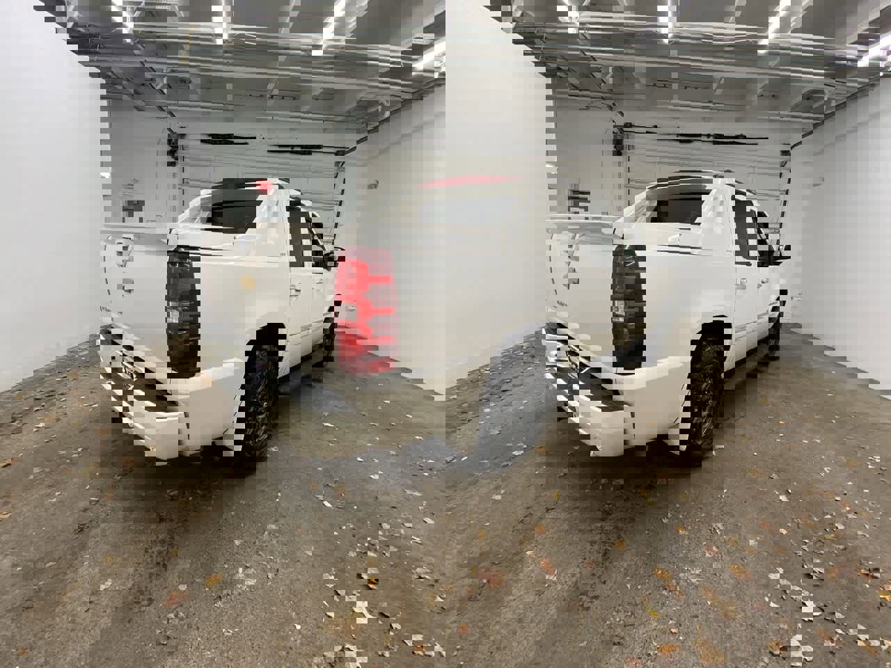 Used 2012 Chevrolet Avalanche LTZ image 6