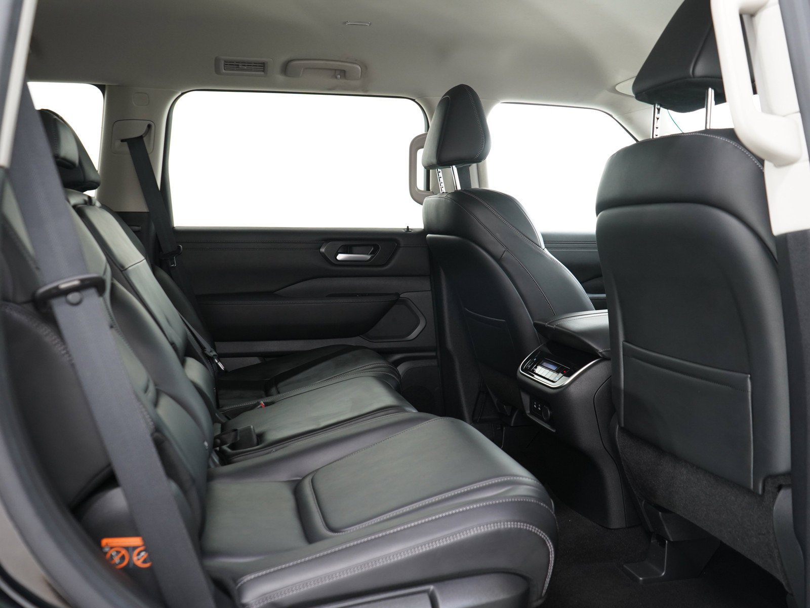 Used 2025 Nissan Armada SV AWD/4WD image 13
