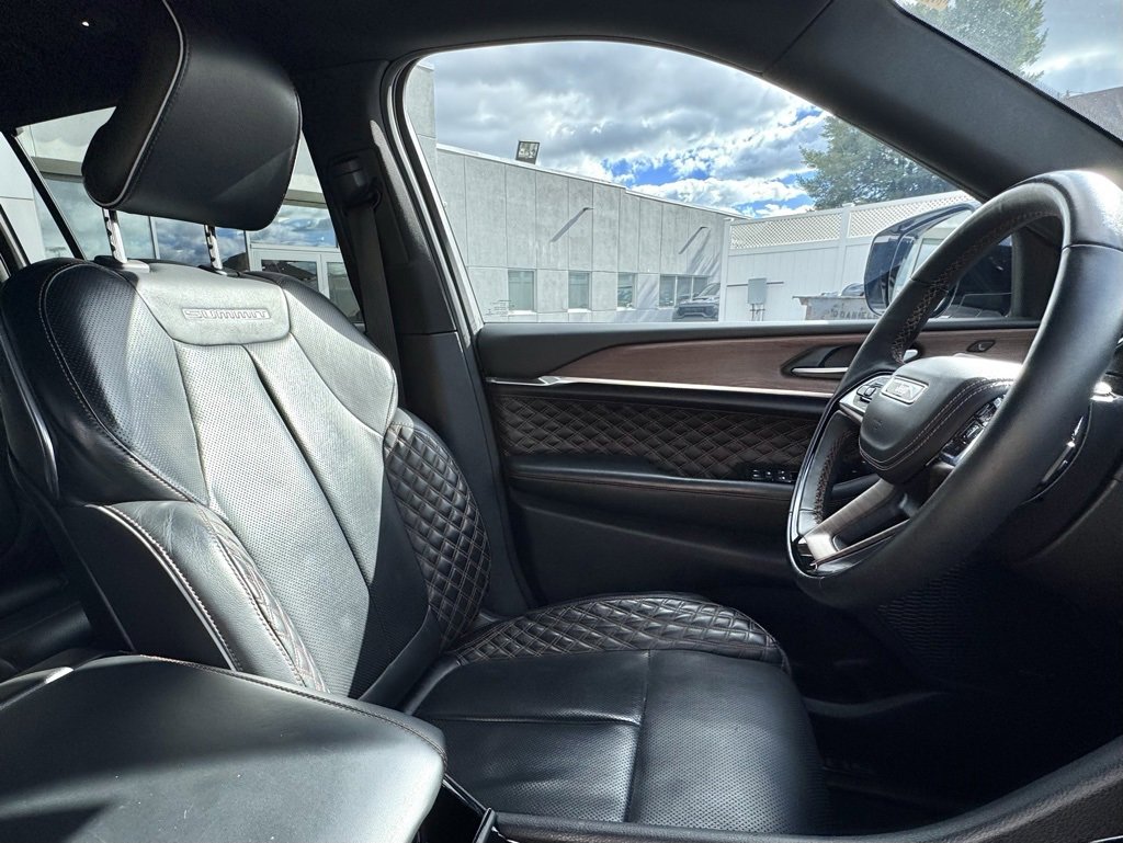 Certified 2022 Jeep Grand Cherokee L Summit w/ Luxury Tech Group V image 20