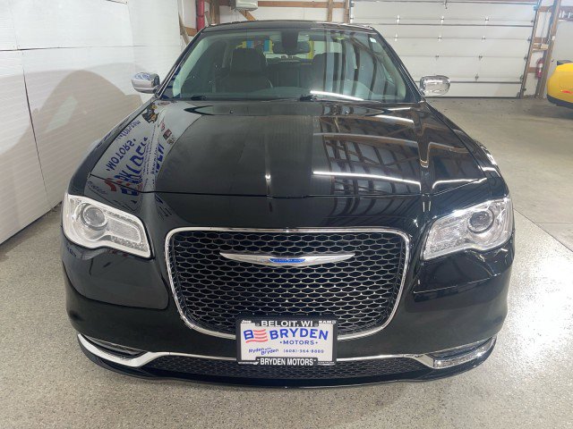 Used 2017 Chrysler 300 C image 8