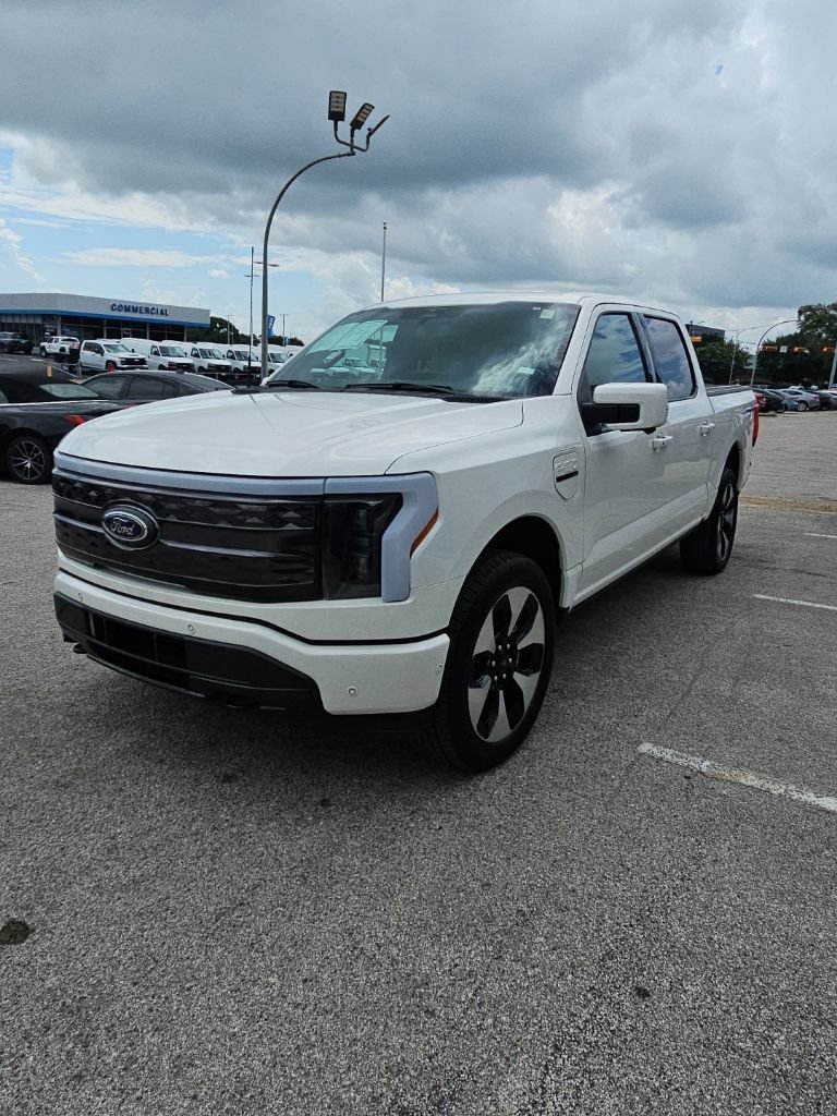 Used 2023 Ford F150 Lightning Platinum AWD/4WD image 3