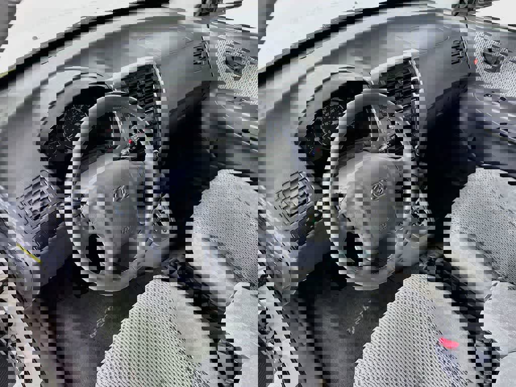 Used 2005 Hyundai Tucson GLS FWD image 2