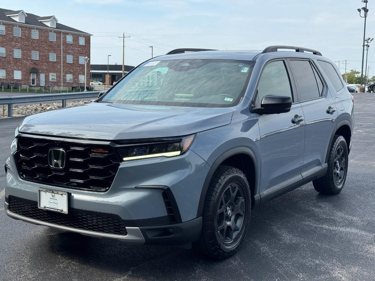 Certified 2025 Honda Pilot TrailSport image 10