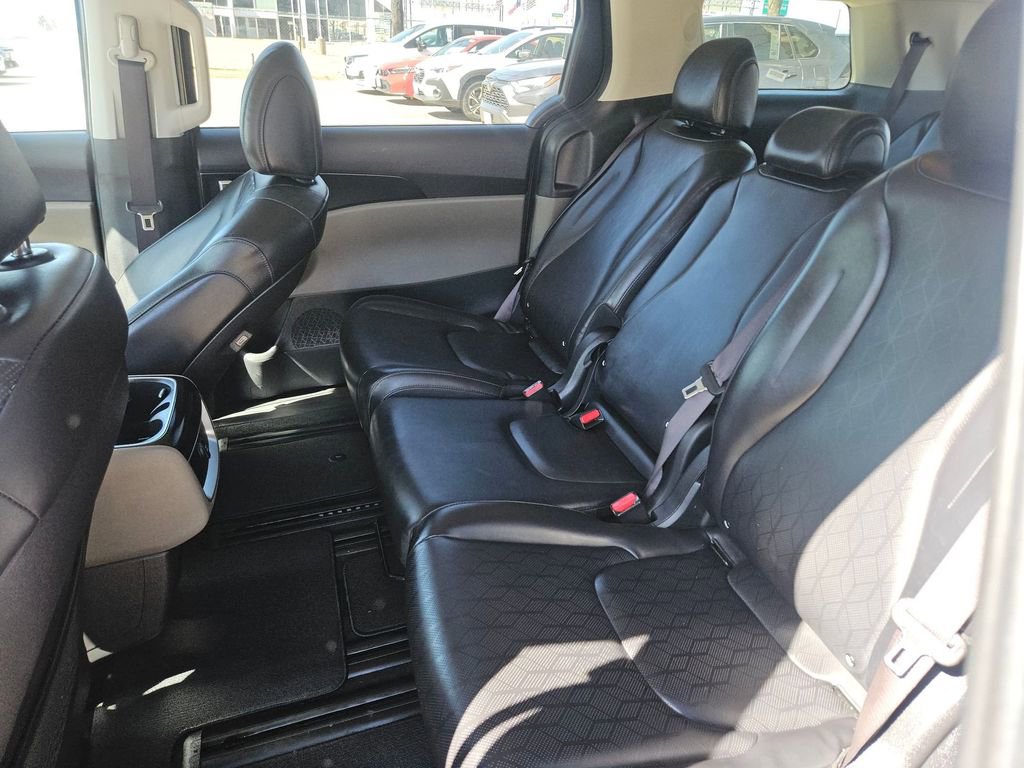 Used 2025 Kia Carnival image 28