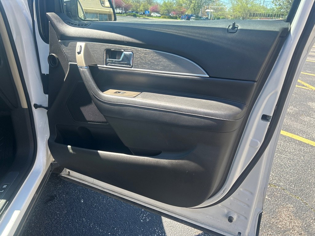 Used 2012 Lincoln MKX AWD image 27