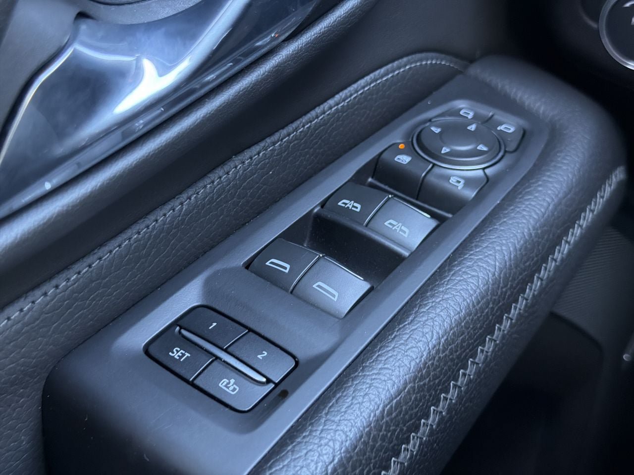Used 2023 GMC Yukon Denali AWD/4WD image 11
