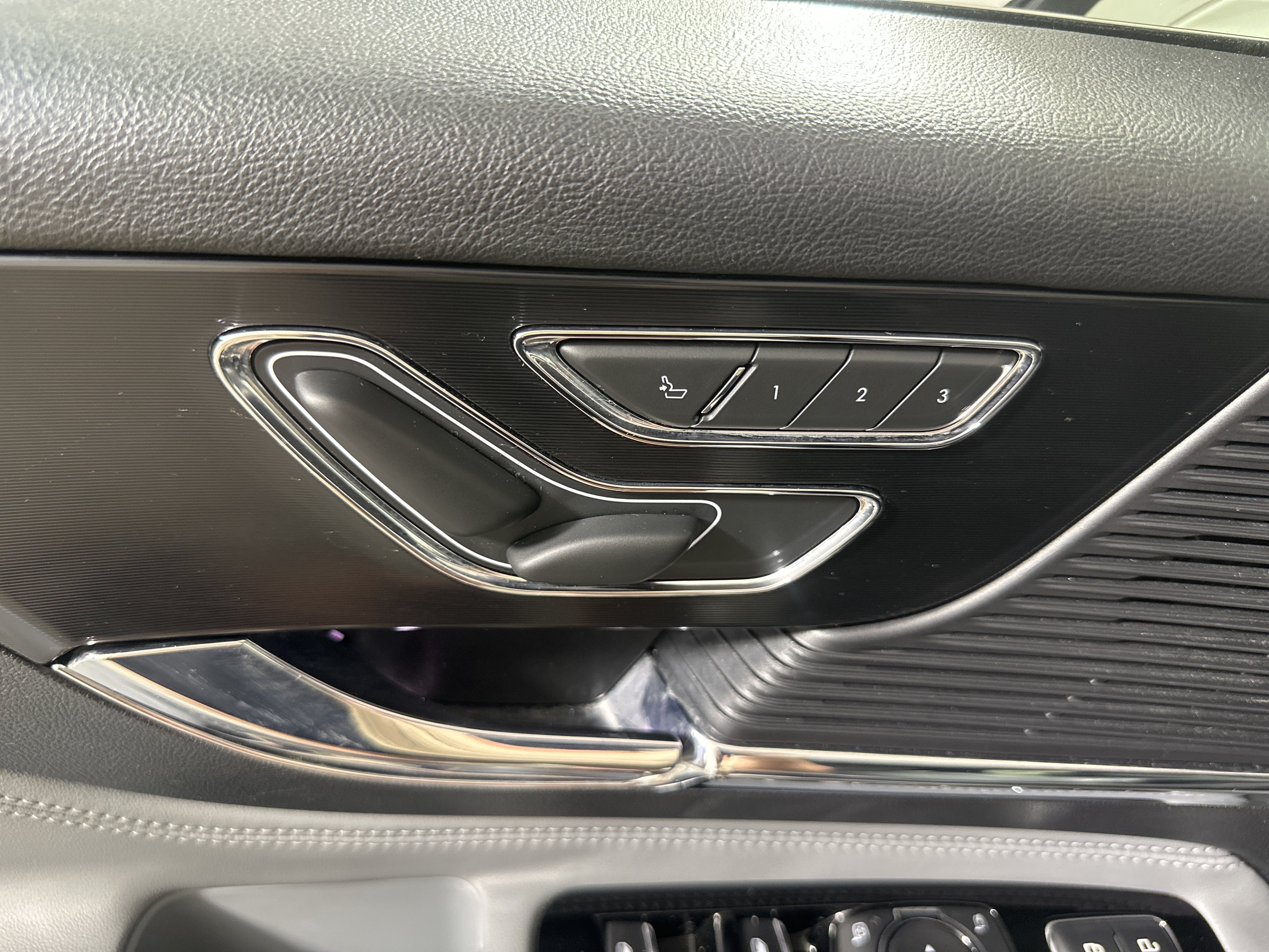 Used 2020 Lincoln Corsair AWD w/ Equipment Group 101A image 10
