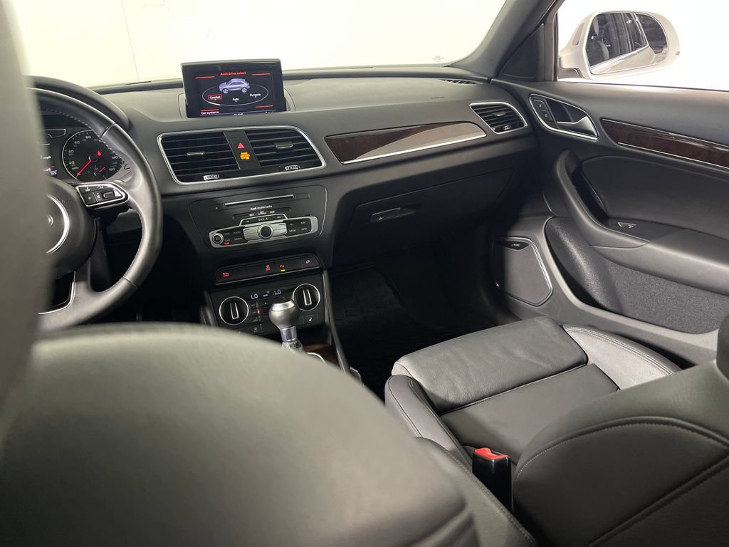 Used 2016 Audi Q3 2.0T Prestige w/ Prestige Package FWD image 17