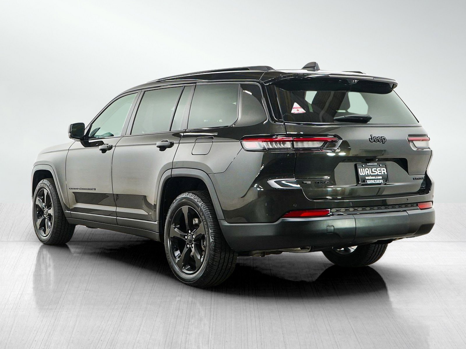 Used 2022 Jeep Grand Cherokee L Limited w/ Luxury Tech Group II AWD/4WD image 3