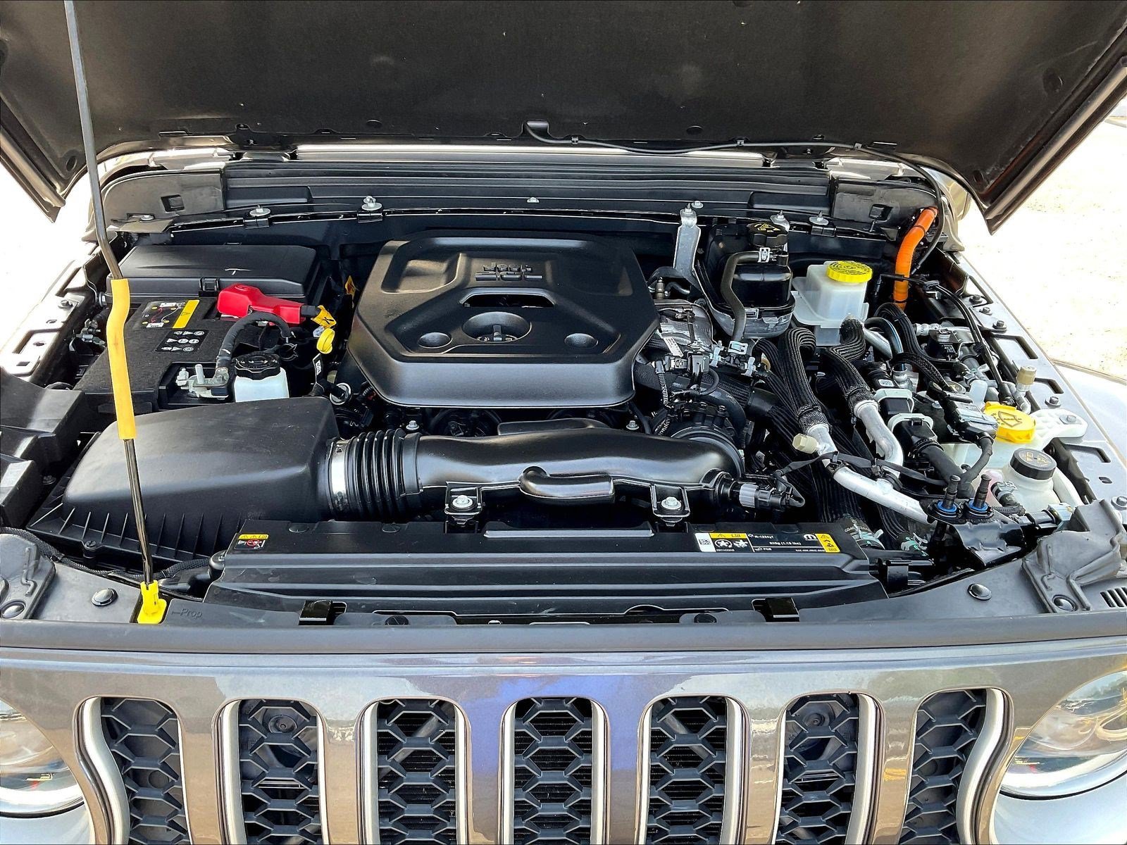 Used 2023 Jeep Wrangler Unlimited Sahara AWD/4WD image 29