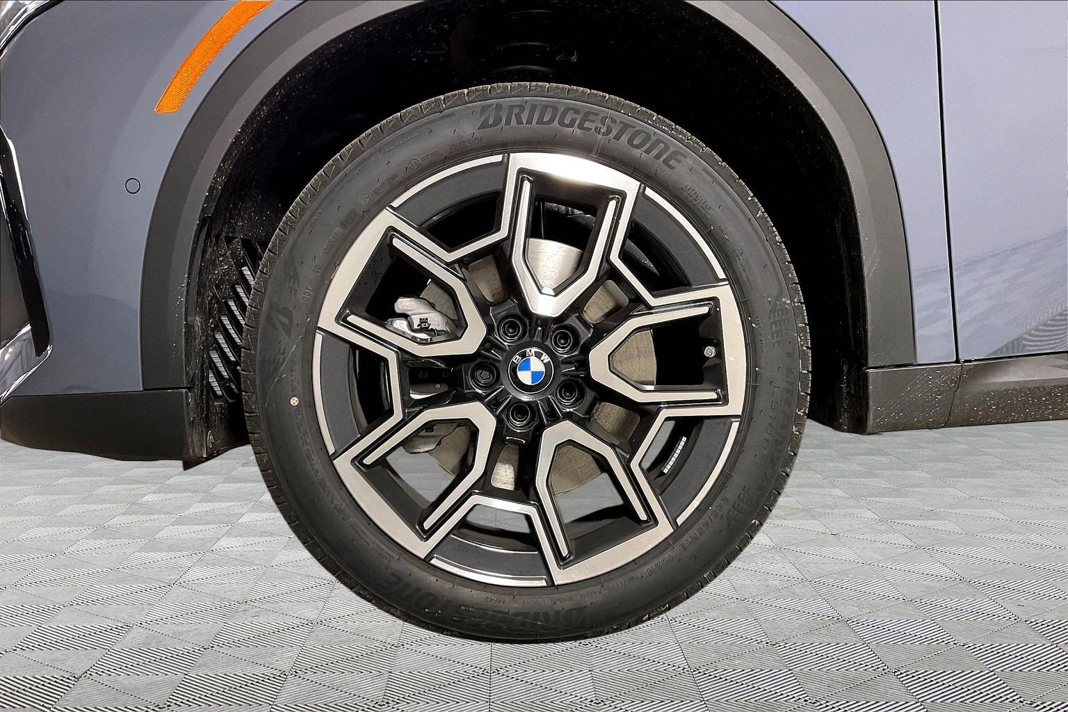 New 2026 BMW X2 xDrive28i AWD/4WD image 15