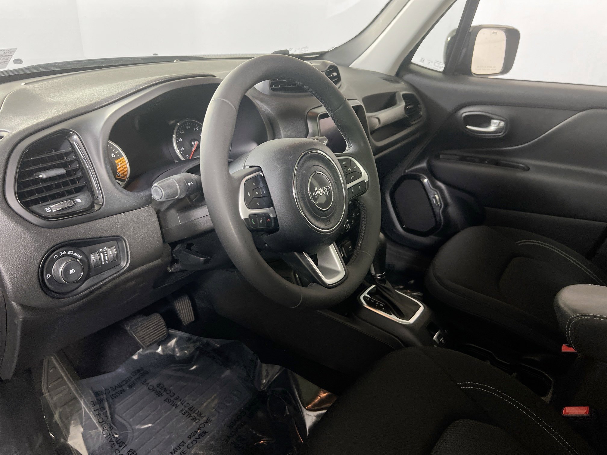 Used 2023 Jeep Renegade Altitude w/ Sun/Sound Group AWD/4WD image 9