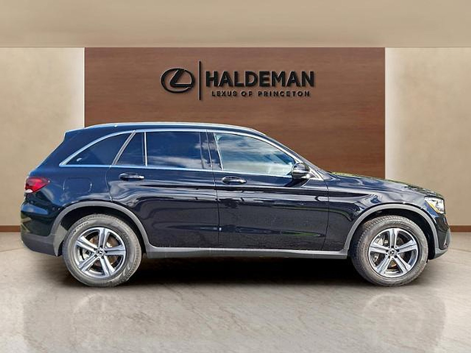 Used 2020 Mercedes-Benz GLC 300 4MATIC image 7