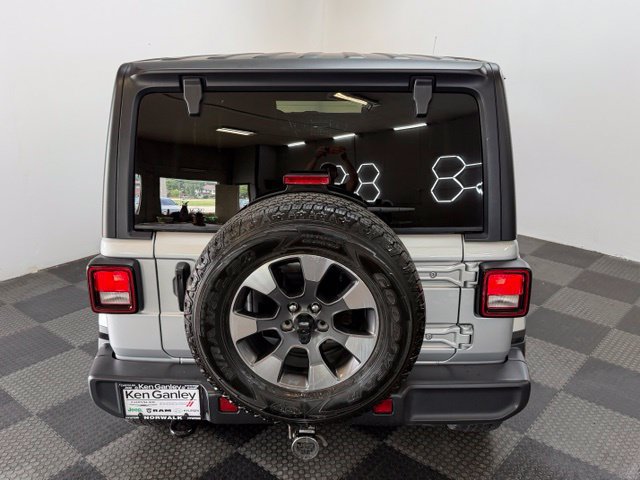 Used 2022 Jeep Wrangler Unlimited Sahara w/ Cold Weather Group AWD/4WD image 9