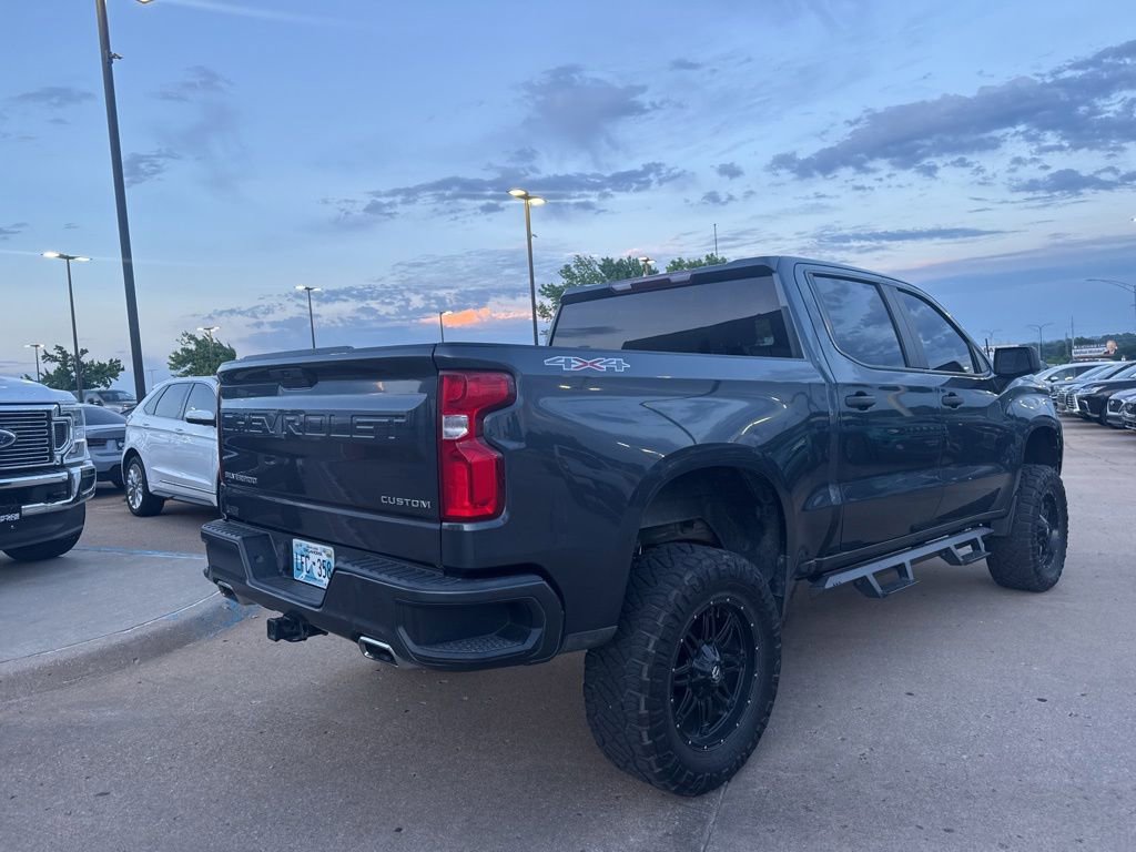 Used 2020 Chevrolet Silverado 1500 Custom w/ Custom Value Package AWD/4WD image 3